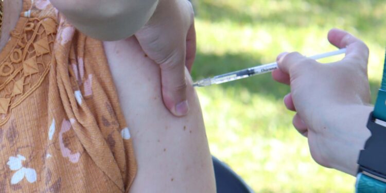 A través de la Unidad de Bienestar Universitario y el IMSS, la UAS suma a la Jornada Integral de Salud la campaña de vacunación contra influenza y Covid