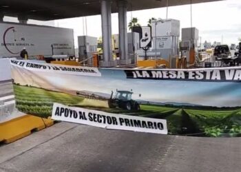 Productores siguen en la caseta de La Platanera; esperan definiciones del Gobierno Federal