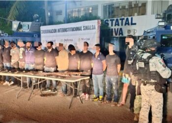 Capturan a 14 hombres con 13 armas largas y una ametralladora en Navolato