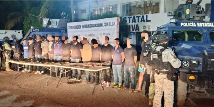 Capturan a 14 hombres con 13 armas largas y una ametralladora en Navolato