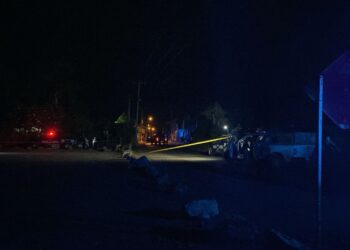 Atacan a balazos a una pareja en motocicleta en Navolato; muere el conductor