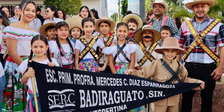 Autoridades de Badiraguato conmemoran el 115 Aniversario de la Revolución Mexicana