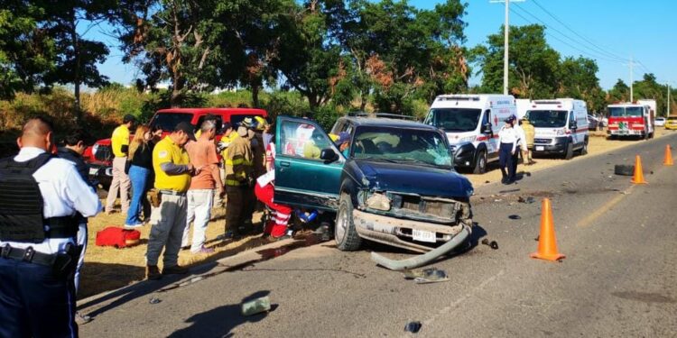 Carambola de tres unidades en Navolato provocó lesiones en tres de sus ocupantes