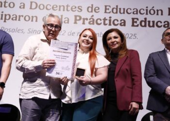 Exhorta Gobernador Rocha Moya a maestras y maestros a seguirse capacitando con las herramientas que ofrece su gobierno