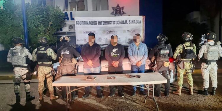 Tres detenidos, armas y vehículo robado asegurados: el resultado del Grupo Interinstitucional durante patrullajes en Culiacán