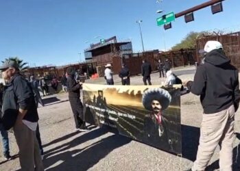 Productores sinaloenses seguirán con bloqueos tras “silencio” de autoridades federales en mesa de diálogos y de movilizan hacia aduana de Nogales