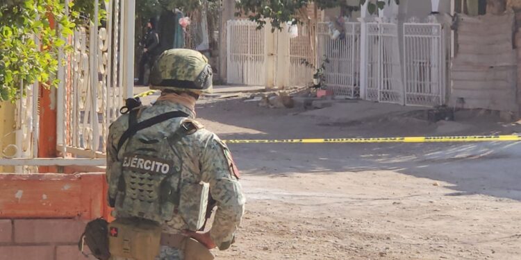 Albañil es asesinado a balazos dentro de una camioneta en la colonia 5 de Febrero