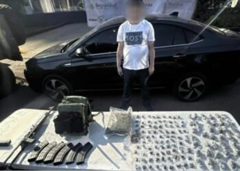 Capturan en Toscana Plus a un civil con un arma larga, un arma corta, cargadores abastecidos, drogas, un chaleco y un vehículo