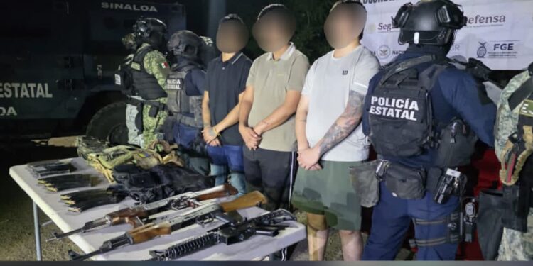 En Valle Alto, el Grupo Interinstitucional detuvo a otros 3 civiles que portaban armas largas y municiones