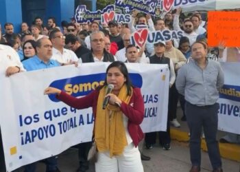Trabajadores de la UAS se manifiestan para exigir recursos y respaldar al rector ante crisis financiera de la UAS para algo de aguinaldos