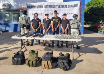 Detienen a 4 civiles, aseguran armamento, vehículo, equipo táctico y droga en Las Coloradas, Culiacán