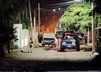 Hallan asesinados a dos hombres no identificados en Los Mezcales