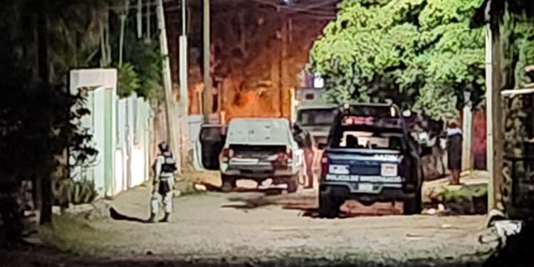 Hallan asesinados a dos hombres no identificados en Los Mezcales