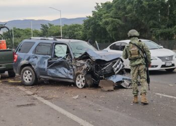 Dos lesionados leves deja un accidente sobre “La Costerita”