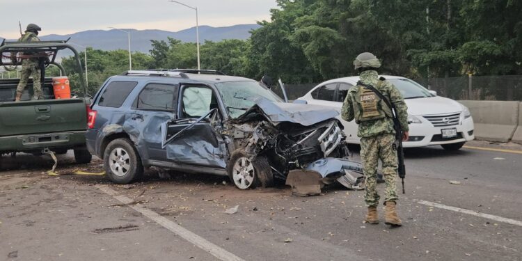 Dos lesionados leves deja un accidente sobre “La Costerita”