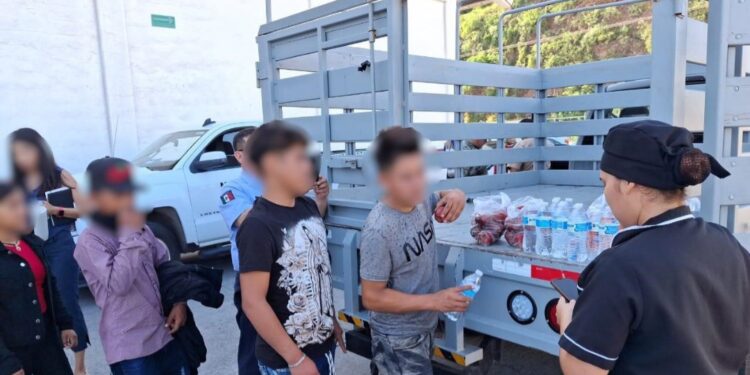 Los 23 menores de edad  rescatados en altamar ya se encuentran con sus familias en Chiapas: FGE