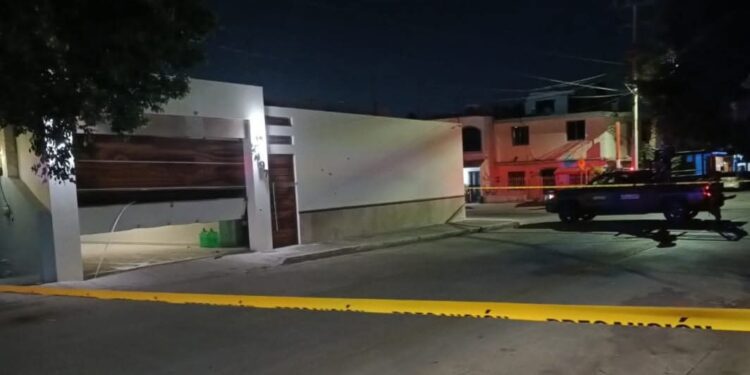Revientan portón y tirotean residencia en la colonia El Vallado, en Culiacán