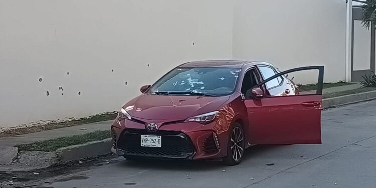 Ejecutan a dos hombres a balazos a espaldas del Congreso del Estado de Sinaloa