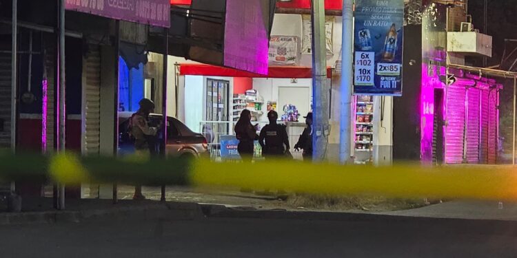 Atentado a balazos en un expendio de cerveza Tecate dejó 2 muertos y un herido en la Lombardo Toledano