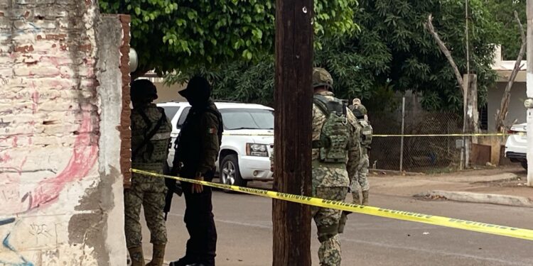 Lo deja sin vida, envuelto en plásticos negros y a unos metros de la Prepa Sandino de la UAS