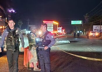 Hallan a un hombre asesinado y encobijado en la carretera Culiacán-Eldorado