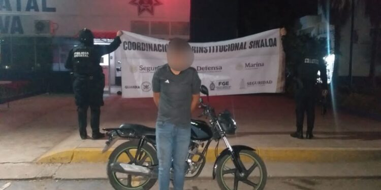 Durante recorridos, el Grupo Interinstitucional detuvo a un masculino que viajaba en una motocicleta robada