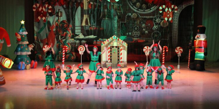 Con luces, música y mucho amor, la Estancia Infantil lleva a cabo su Festival Navideño 2025, donde las y los pequeños derrocharon su gran talento