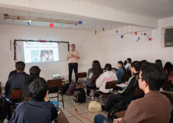 Capacitan a estudiantes en Derechos Humanos de las Mujeres en la Secundaria Jesusita Neda