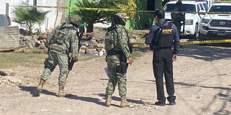 Ejecutan a dos hombres dentro de un domicilio en la colonia Díaz Ordaz