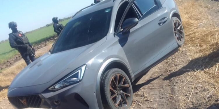 Asegura Grupo Interinstitucional camioneta y municiones para arma larga en Culiacancito