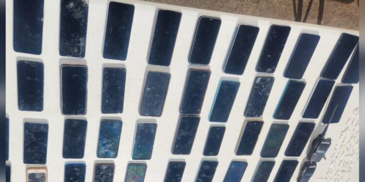 Dosis de presunta droga, cartuchos, celulares y demás objetos fueron asegurados en la revisión de este martes en el Centro Penitenciario Aguaruto.