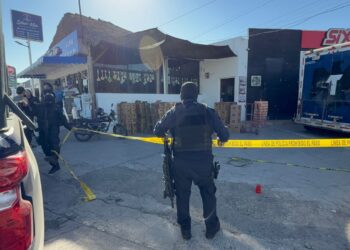 Atacan a balazos a empleado de expendio de cerveza en Stanza Toscana