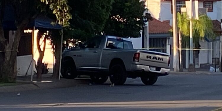 Matan a balazos a joven mujer en Villa Universidad