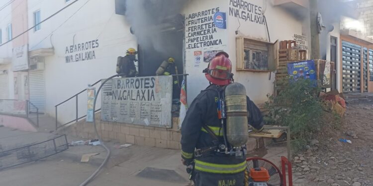 Incendian de manera intencional tienda de abarrotes en la colonia Nueva Galicia