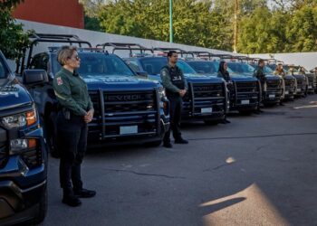 Entregan patrullas y vehículos a personal de la Fiscalía General del Estado