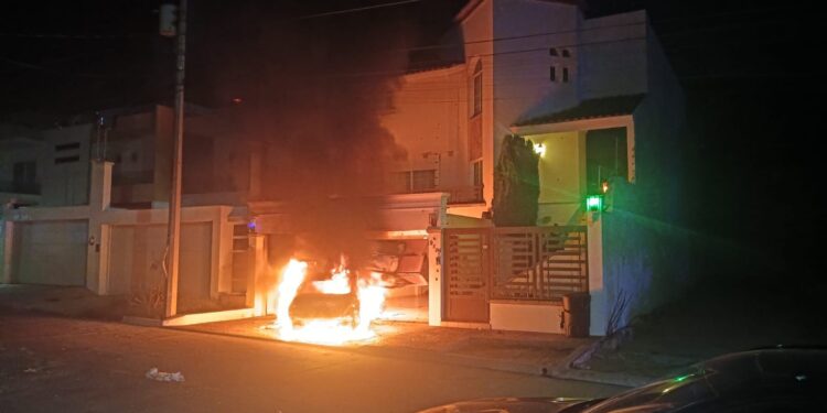 Atentados simultáneos sacuden el sector sur de Culiacán; queman residencia y balean a dos jóvenes