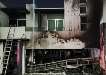 Vandalizan, balean e incendian vivienda en el desarrollo urbano Tres Ríos