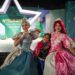 Ilusión y magia llenan la villa navideña de la verbena con la presentación de “Princesas, el Musical”