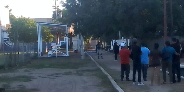 Asesinan a joven a balazos en canchas deportivas de la colonia Vicente Lombardo Toledano