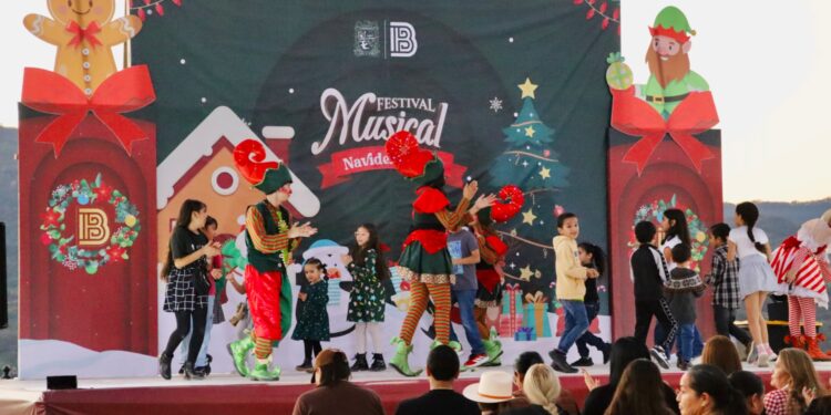 En Badiraguato se vive y se disfruta el ambiente navideño con el Festival Musical ‘Santa ha perdido sus calzoncillos’