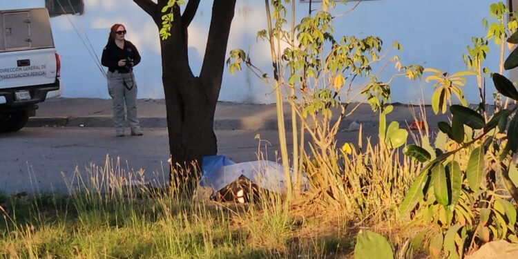 Asesinan a motociclista a balazos al sur de Culiacán