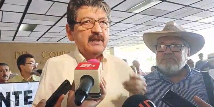 Jubilados de la UAS demandan pago de aguinaldo vencido y solicitan intervención del gobernador Rocha Moya