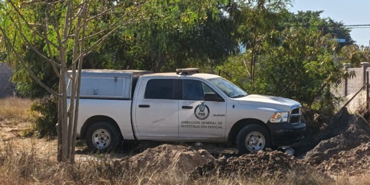 Localizan cuerpo en estado de descomposición al fondo de una noria en Navolato
