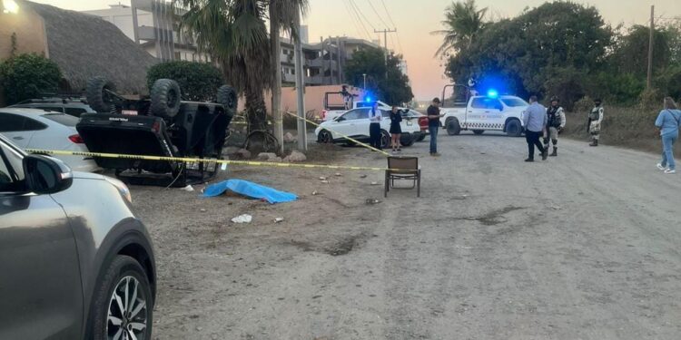 Jovencita muere y otro joven resulta lesionado en volcadura de vehículo tipo Racer en Mazatlán