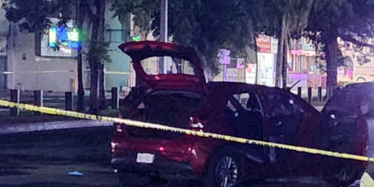 Atacan a balazos a un ex policía cerca del Gobierno del Estado; muere en un hospital