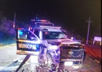 Tres policías de Navolato resultan gravemente heridos en choque