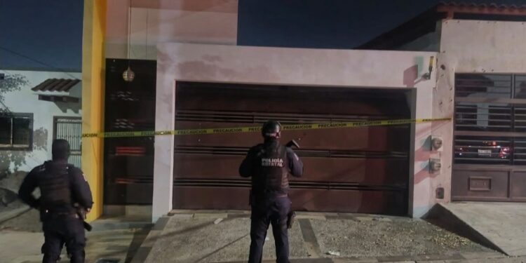 Grupo Interinstitucional asegura domicilio con 34 artefactos explosivos, armamento y equipo táctico en el fraccionamiento Los Ángeles