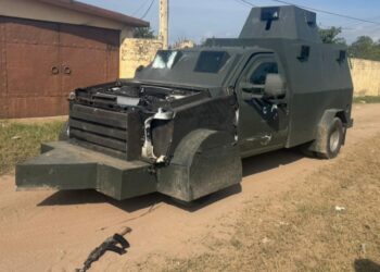 Aseguran vehículos, uno de ellos con blindaje artesanal, y armamento en los municipios de Escuinapa y Mazatlán