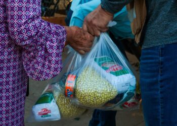 Sinaloa fortalece la atención integral a familias en situación de desplazamiento con apoyos invernales, alimentarios y de salud en Culiacán