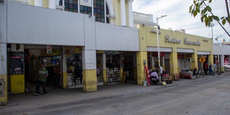 Inician trabajos de reparación de calles y alcantarillas en el centro de Culiacán: alcalde